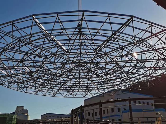 六盘水螺栓球网架工程施工现场